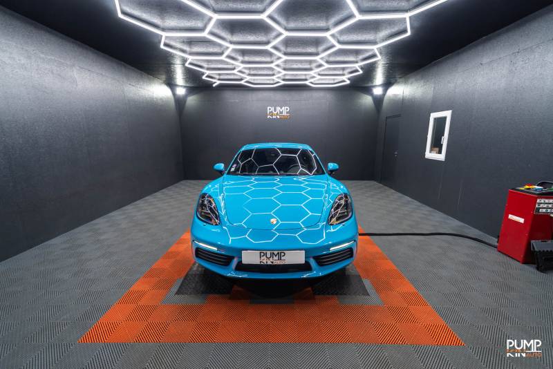 Comment corriger des micro-rayures sur une Porsche Bleu Miami près du Havre ?