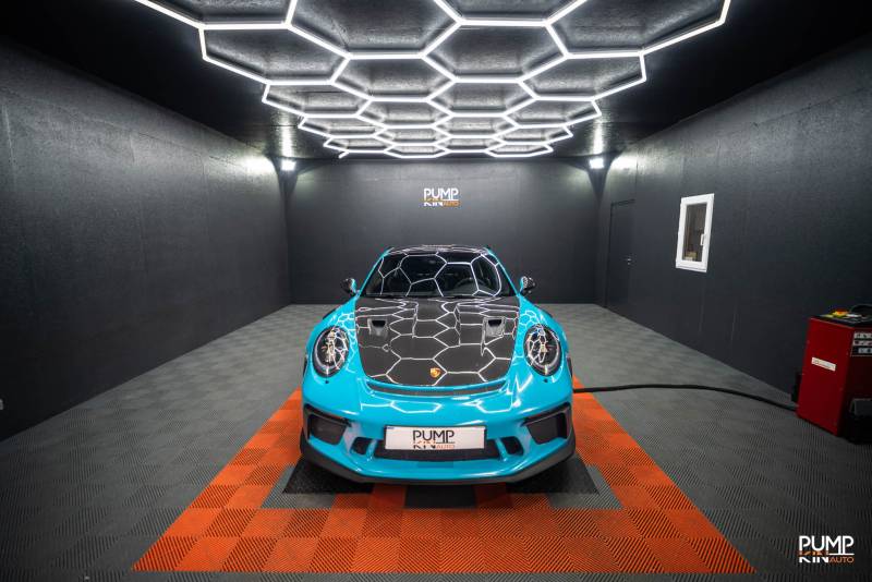 Faut-il protéger un pare-brise neuf sur une voiture utilisée sur piste près d'Yvetot ?