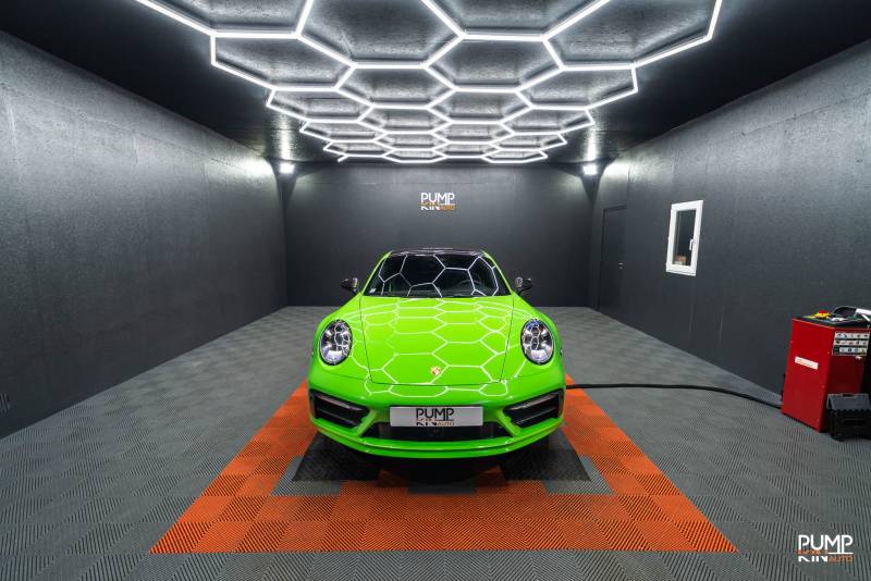 Comment protéger la carrosserie d'une Porsche 911 contre les impacts et éraflures du quotidien, près de Rouen ?