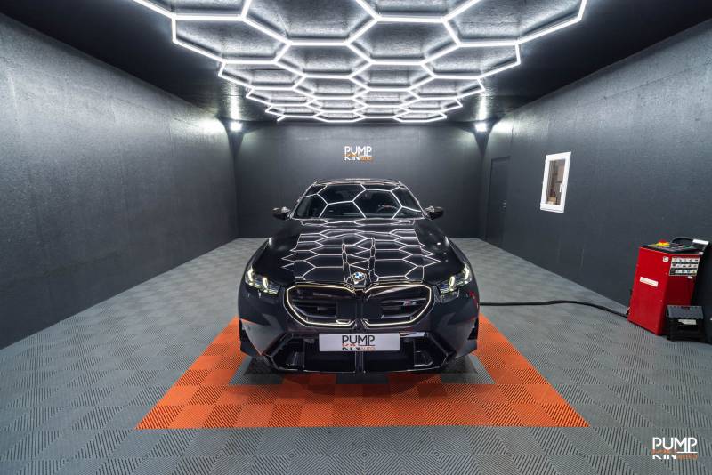 Quelle solution de conciergerie automobile existe pour une BMW M5 Touring à Isneauville près de Rouen ?