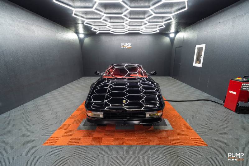 Comment protéger la peinture d'une Ferrari Testarossa de collection sans la dégrader davantage, près de Caudebec les Elbeufs ?